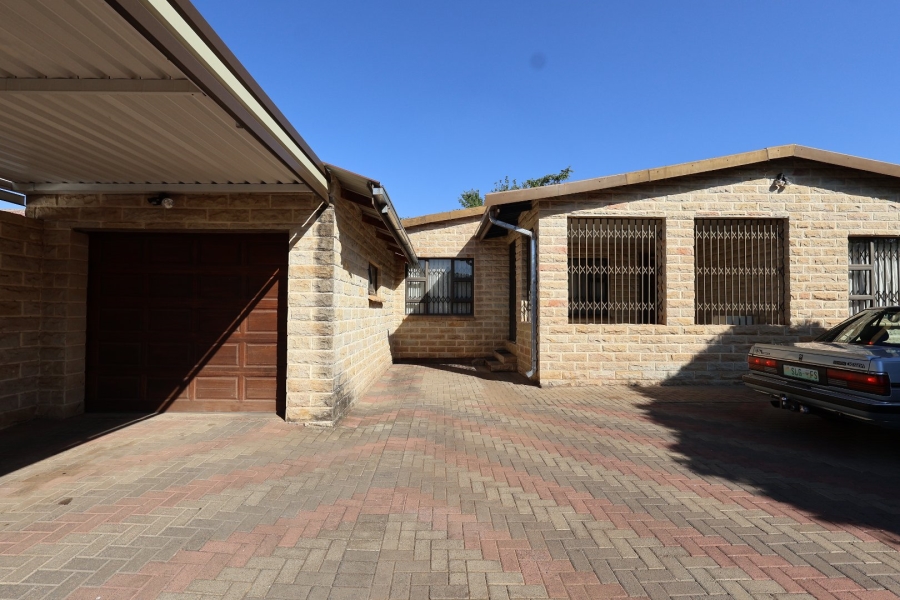3 Bedroom Property for Sale in Uitsig Free State